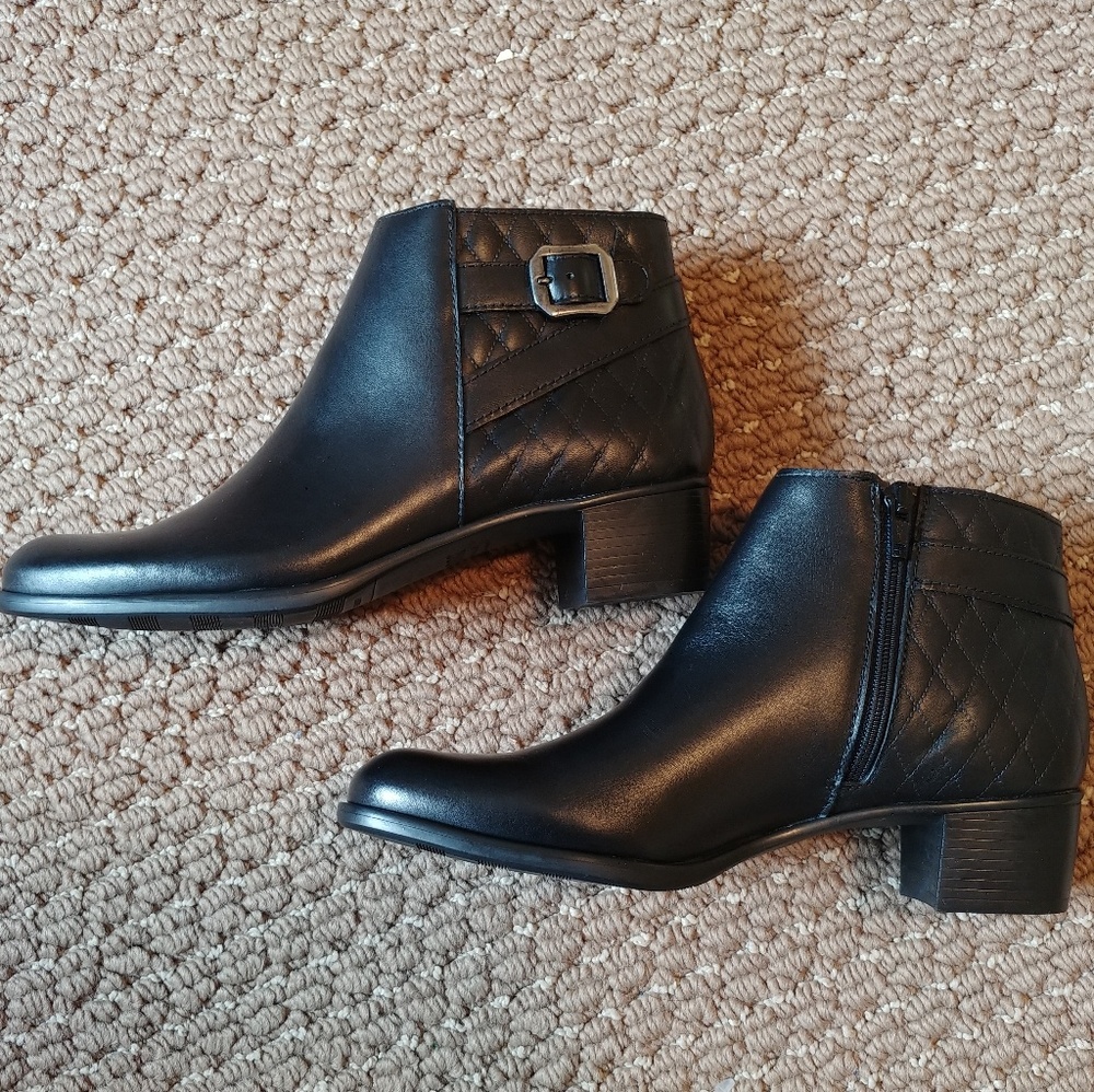 Munro Jolynn Ankle Boot/Bootie in Black Leather - Picture 1 of 6